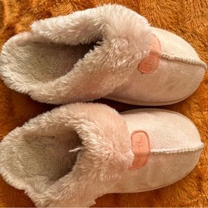 Easy, 🩷Cozy🩷 slippers for inside and out. Pink!